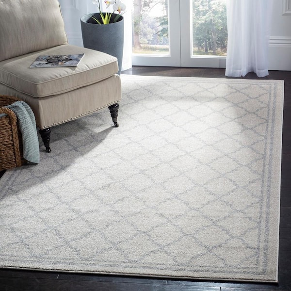 Amherst Beige/Light Gray 5 ft. x 5 ft. Square Multi-Trellis Border Area Rug