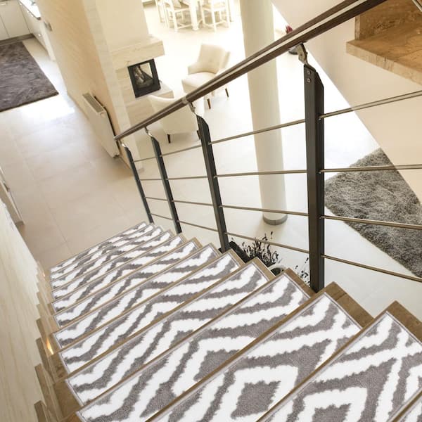 https://images.thdstatic.com/productImages/b3b4e3b5-b5e2-43a1-a98c-7886dc6ae6e5/svn/gray-the-sofia-rugs-stair-tread-covers-stair-67b-gr-5-64_600.jpg