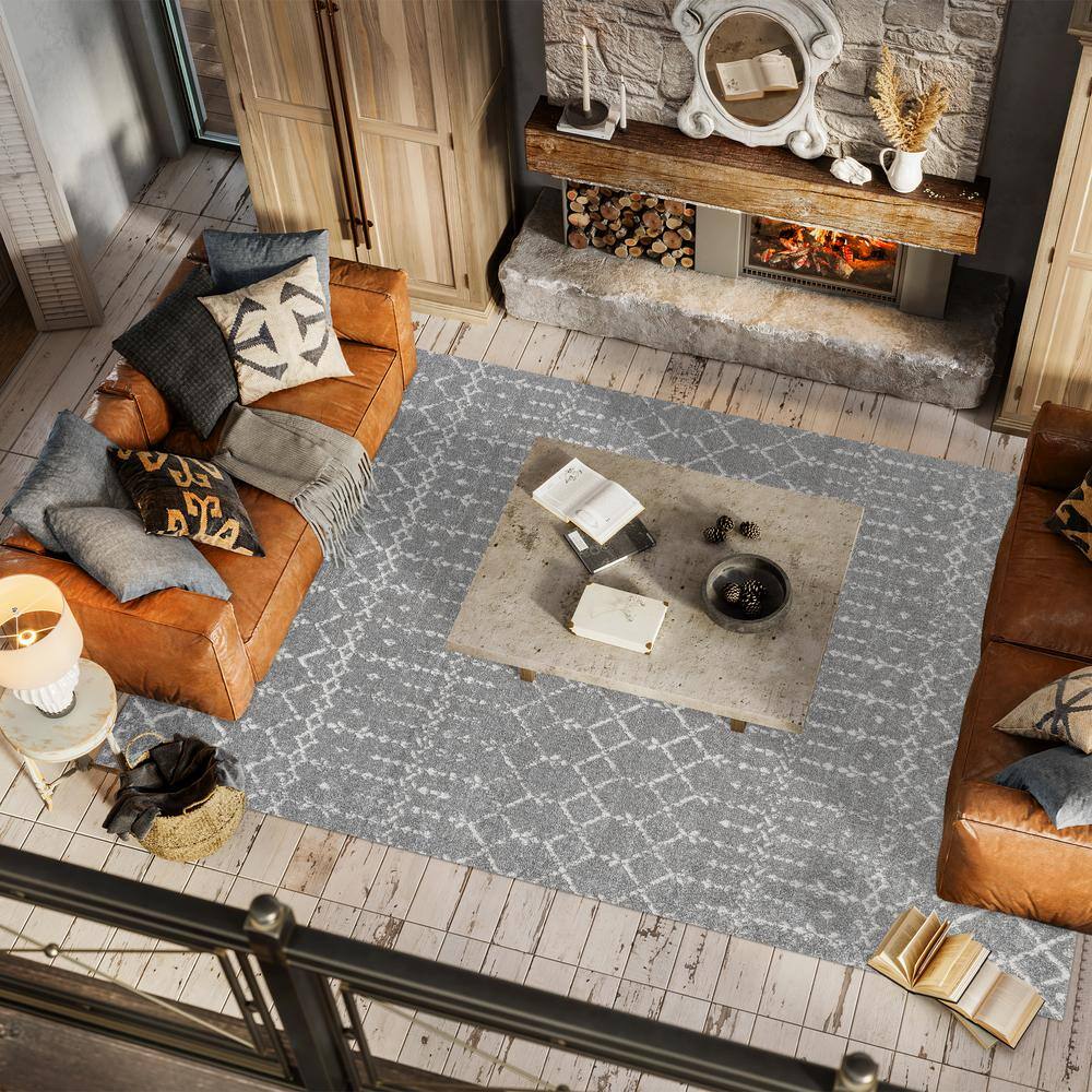 Reversible Gray/Ivory Trellis Synthetic 8' x 10' Area Rug
