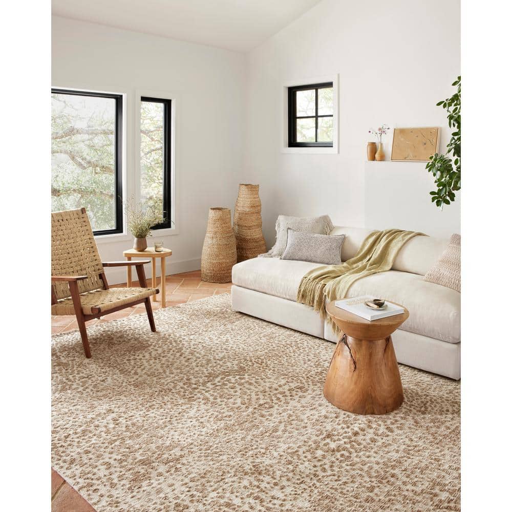 Ivory and Sand Geometric Synthetic Area Rug 2'3" x 3'9"