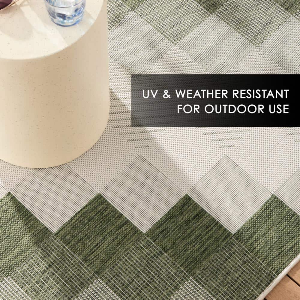 Green and Cream Chevron Pattern Outdoor Synthetic Area Rug 5' x 7'
