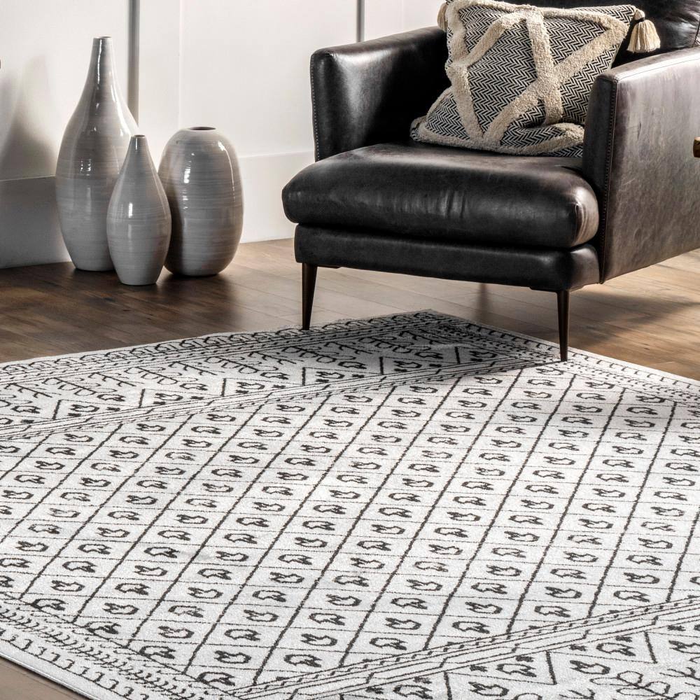 Easy-Care Reversible Gray Synthetic Area Rug, 4' x 6'