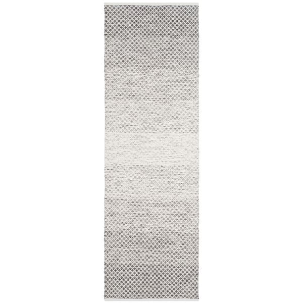 SAFAVIEH Montauk Light Gray/Ivory 2 ft. x 7 ft. Geometric Runner Rug
