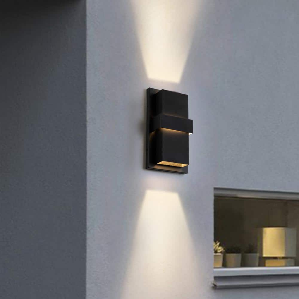 Matte Black Aluminum LED Outdoor Wall Sconce