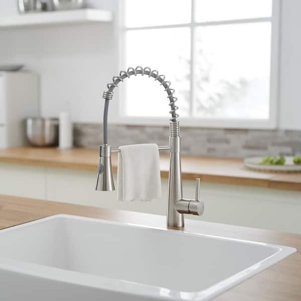Single Handle 15.2 in. H Pull Down Sprayer Kitchen Faucet Pull Out Kitchen Faucet in Brushed Nickel
