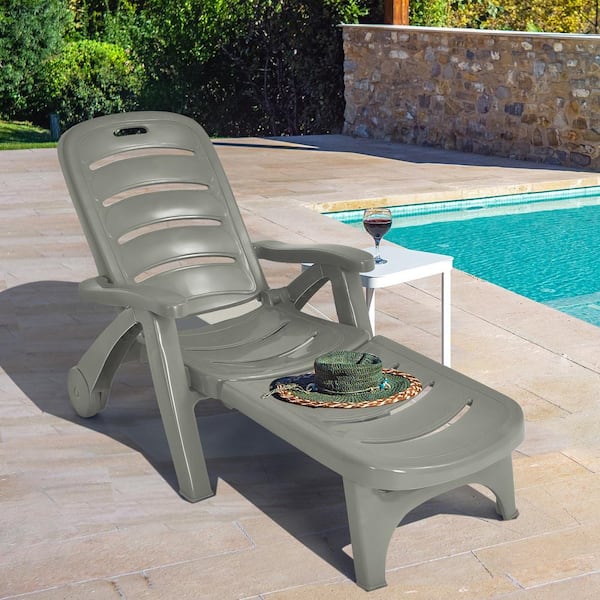 5-Position Folding Plastic Outdoor Lounge Chair Recliner for Beach Poolside Backyard in Gray