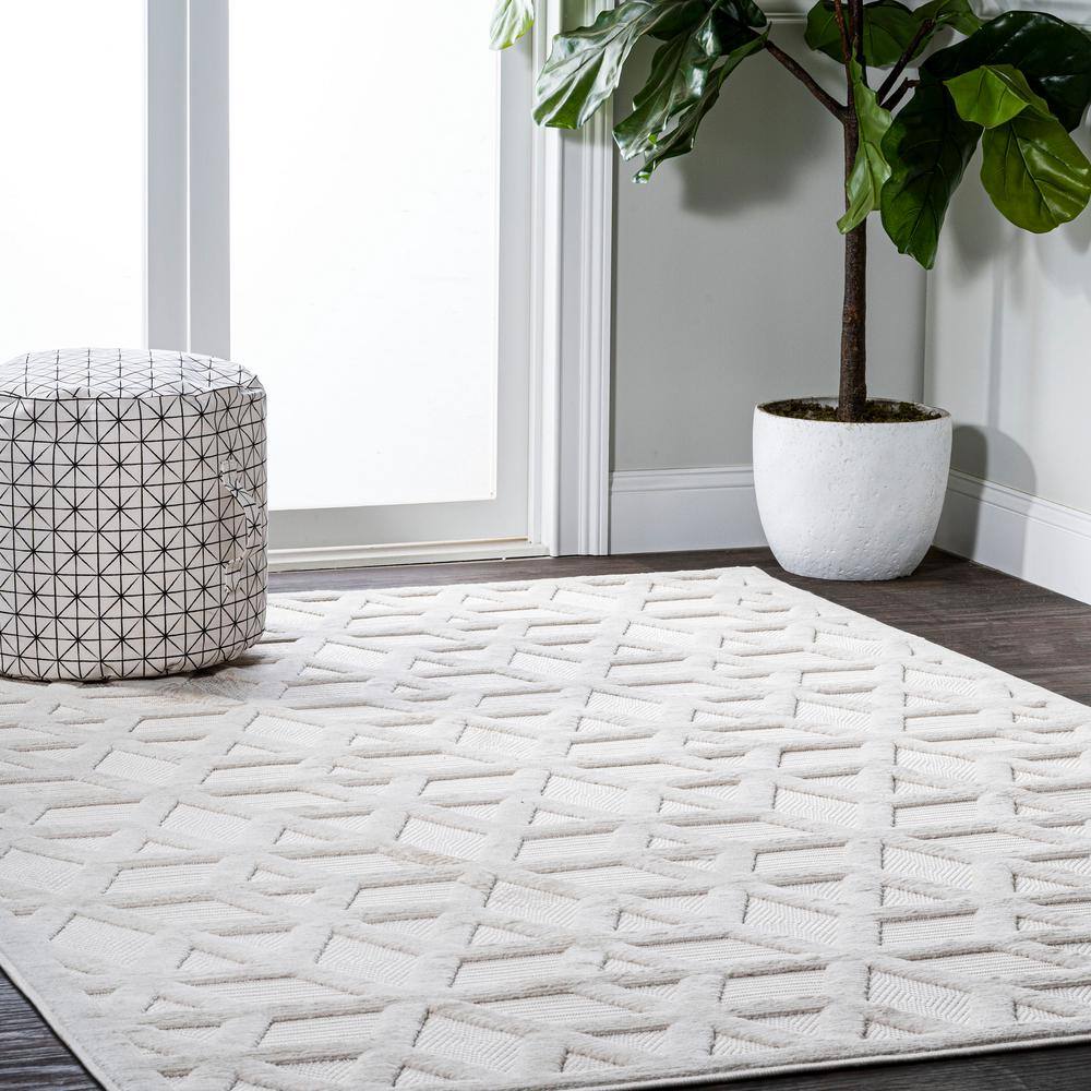 Ivory Geometric 4' x 6' Handmade Synthetic Indoor/Outdoor Rug