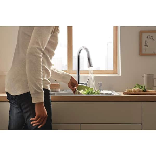 Precept Single-Handle Pull-Down Sprayer Kitchen Faucet in Chrome