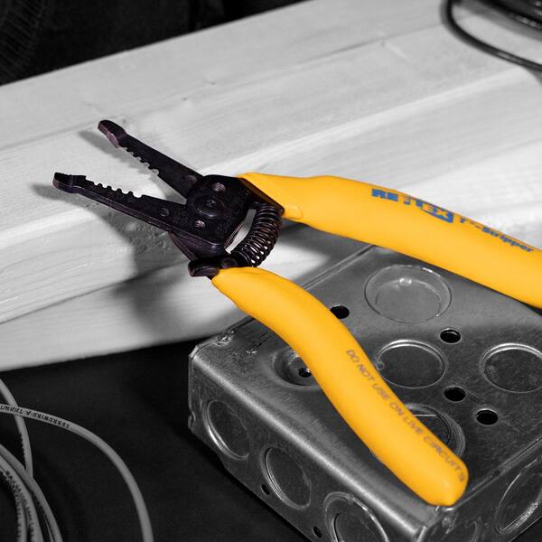 uamanoCarnival Strippers 洋書 Married A Stripper: Parker, M. S., Wild, Cassie: 9781542803144