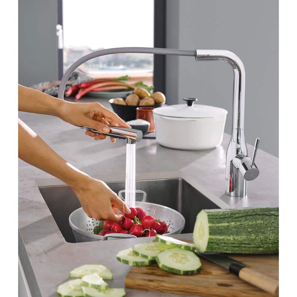 Modern Black Brass Kitchen Faucet with Pull-out Spray