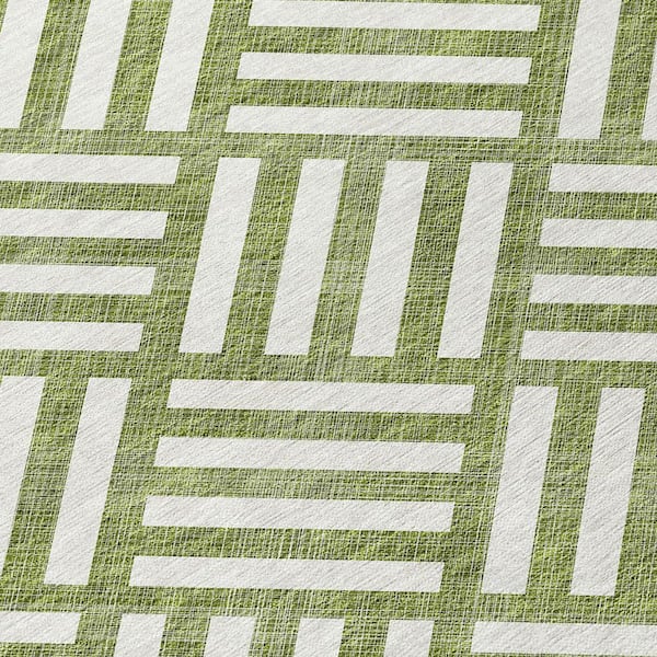 Olive Green, Ivory 8 ft. Round Woven Geometric Polyester Round Indoor/Outdoor Area Rug