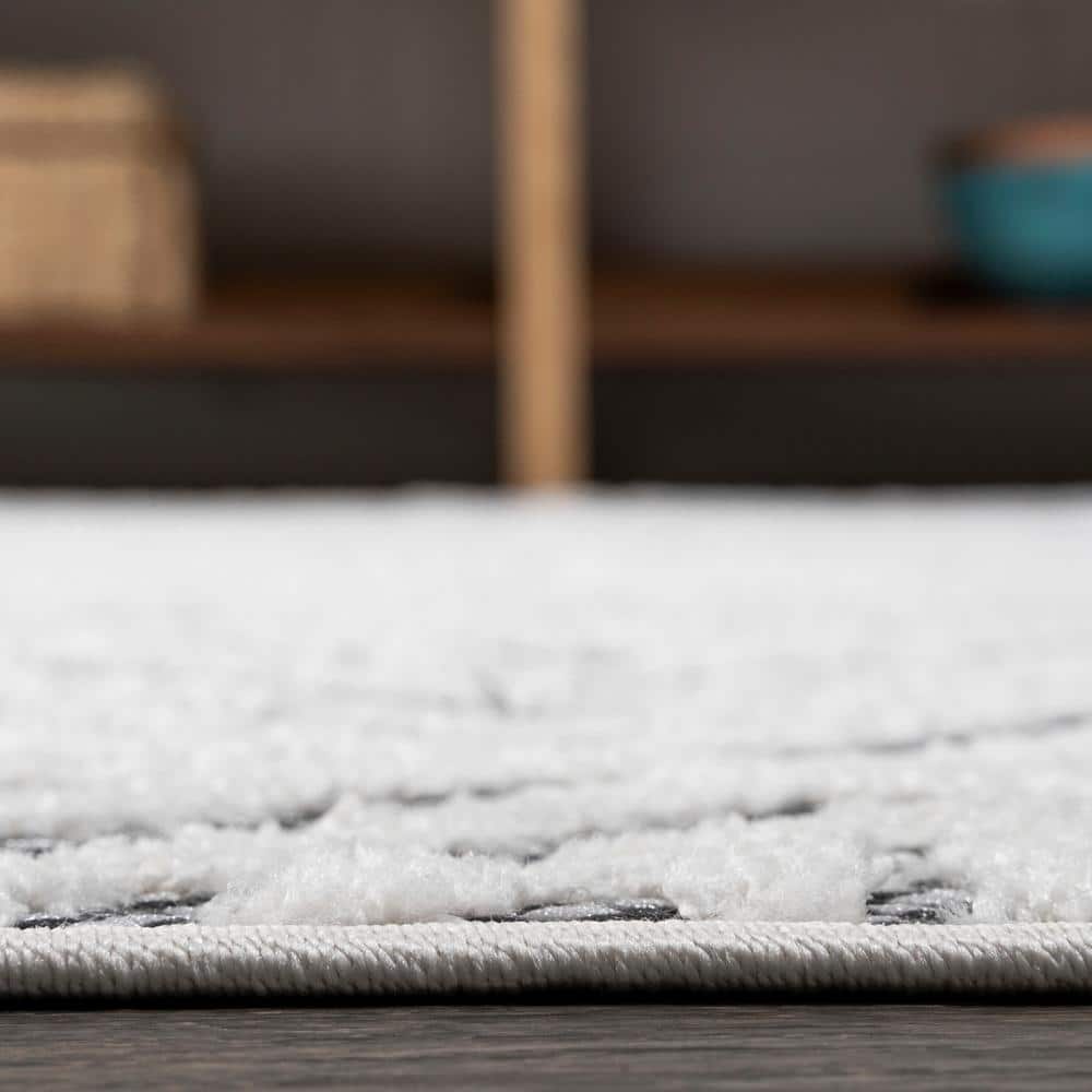 Jordan Ivory Geometric Synthetic 3'x5' Indoor/Outdoor Rug