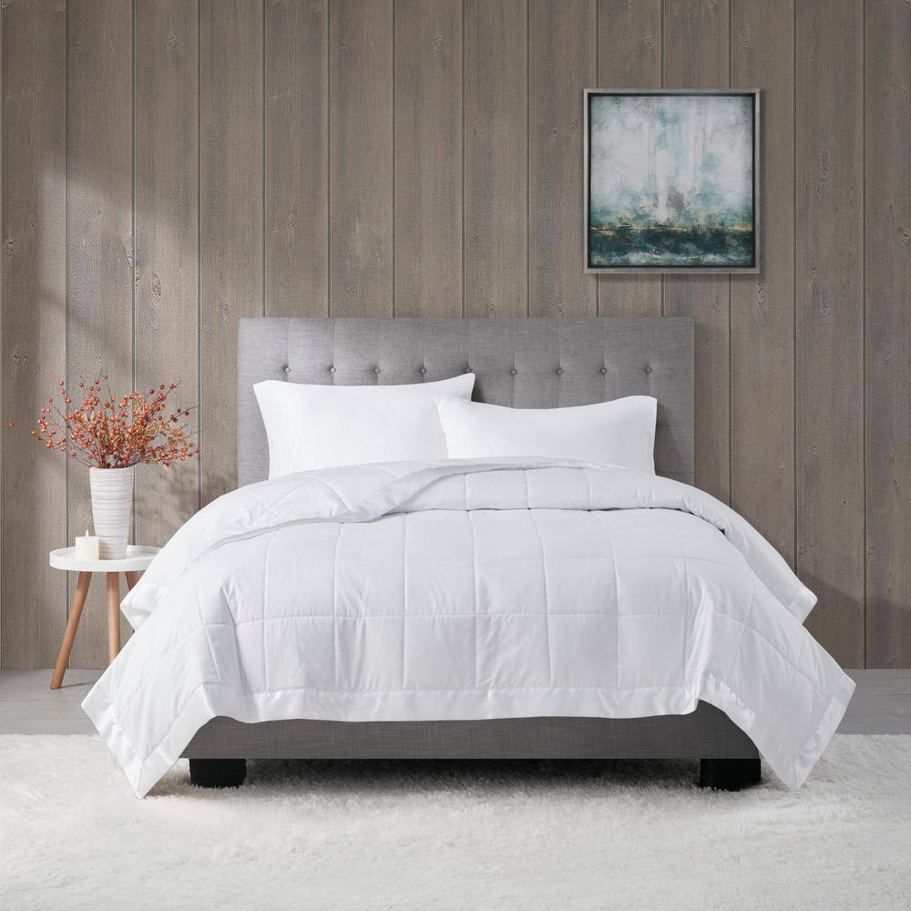 Luxurious Full/Queen Microfiber Down Alternative Blanket with Satin Trim