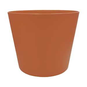 8 in. Kyra Small Clay Plastic Planter (8 in. D x 7.3 in. H) with Attached Saucer