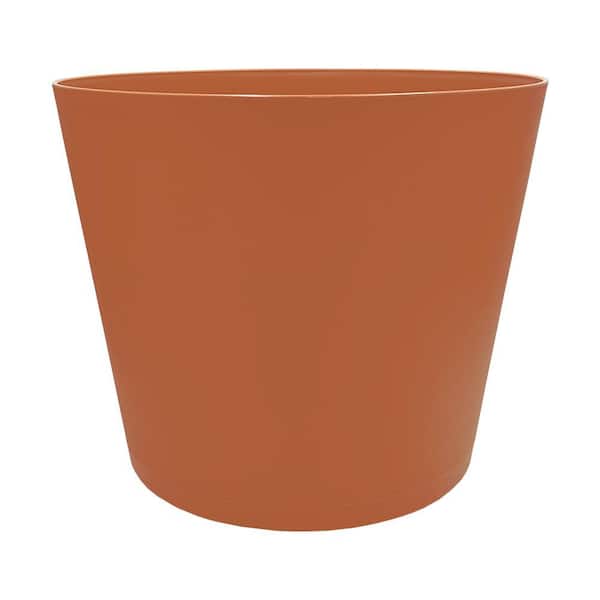 Vigoro 8 in. Kyra Small Clay Plastic Planter (8 in. D x 7.3 in. H) with Attached Saucer