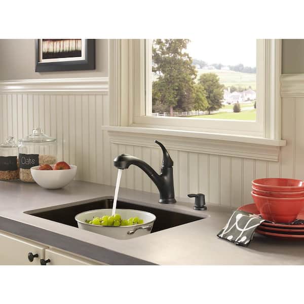 Shelton Single Handle Pull Out Sprayer Kitchen Faucet 8.4375 in. H with 120° Spout Swivel in Matte Black