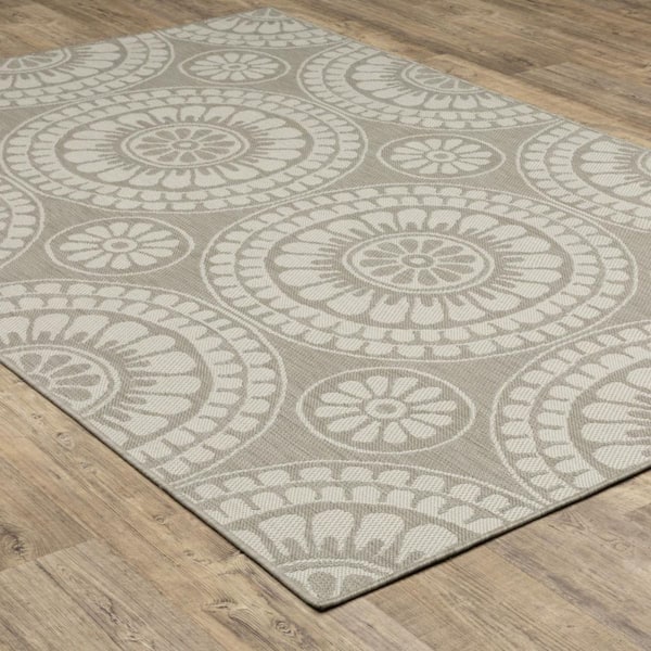 Gray, Ivory 7 ft. x 9 ft. Loomed Geometric Polypropylene Rectangle Indoor/Outdoor Area Rug