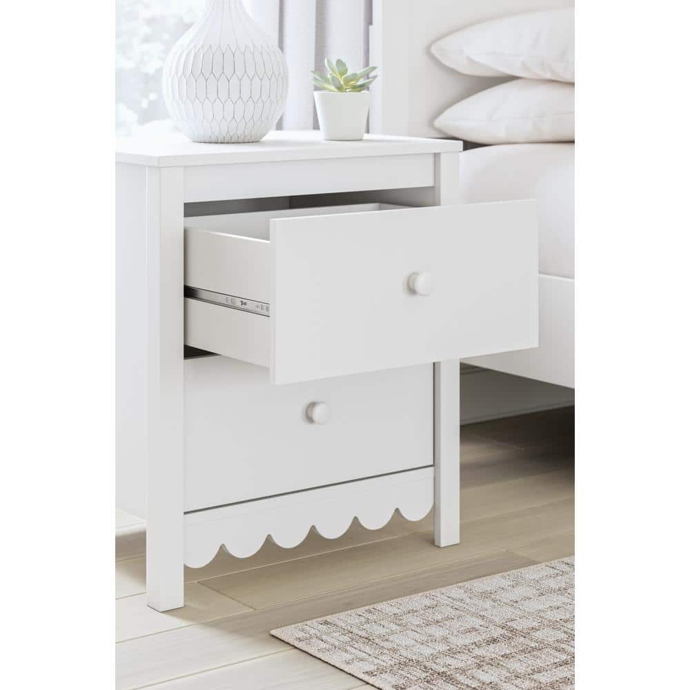 White Transitional 2-Drawer Scalloped Nightstand