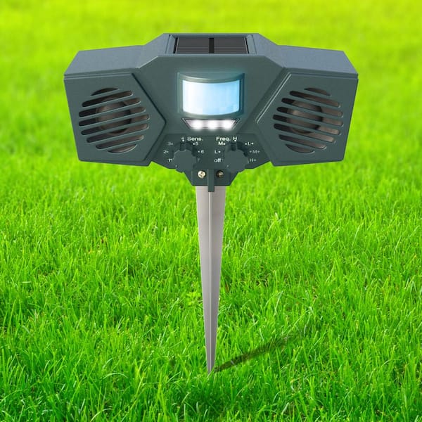 Hoont Solar Powered Motion Activated Ultrasonic Deer and Pest Repeller