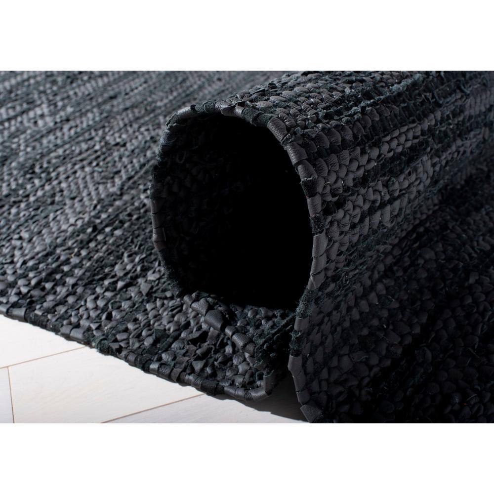 Mod-Chic Black and Grey Handmade Cowhide & Synthetic Flatweave Rug, 2' x 3'