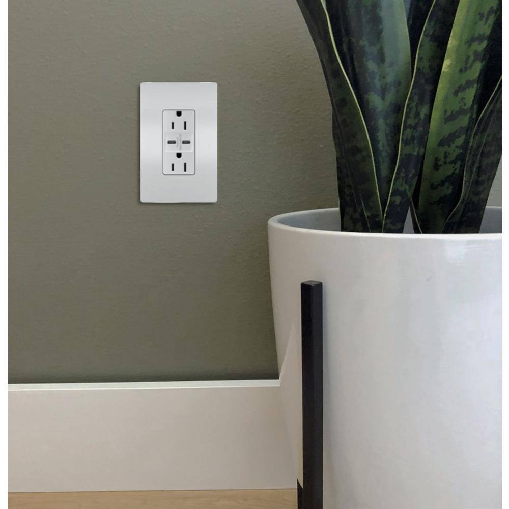 White Tamper Resistant Duplex Outlet with USB-C Ports