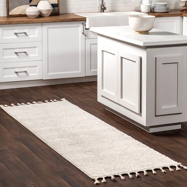 Kerry Ivory 3 ft. x 8 ft. Geometric Tasseled Runner Rug