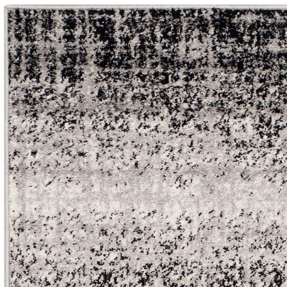 Chic Adirondack Silver & Black Synthetic 3'x5' Area Rug