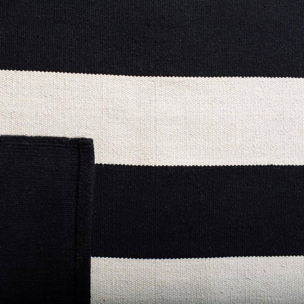 Coastal Charm Black and Ivory Cotton 4' Square Handwoven Rug