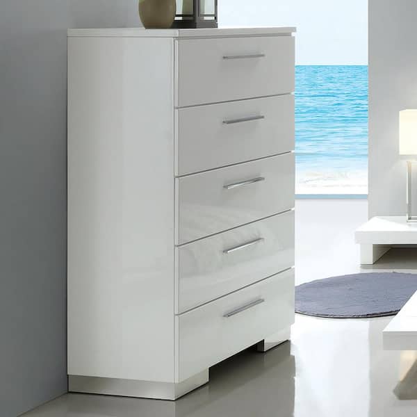 Furniture of America Trakehar Modern White 5-Drawer 31.13 in. Chest of Drawers