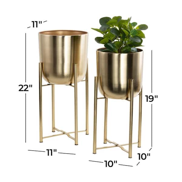 CosmoLiving by Cosmopolitan 22 in., and 19 in. Large Gold Metal