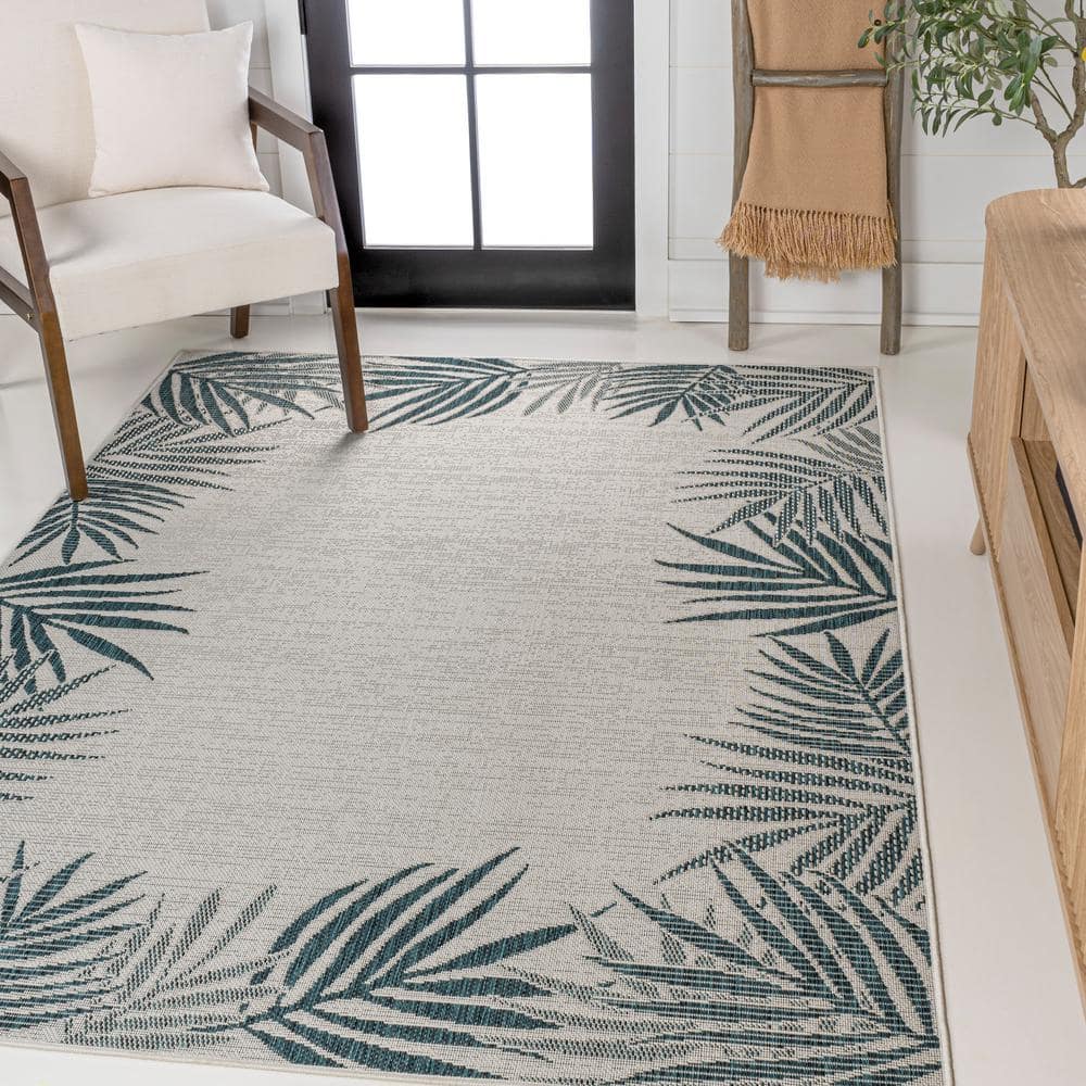 Isla Coastal Blue and Cream Synthetic 4' x 6' Area Rug