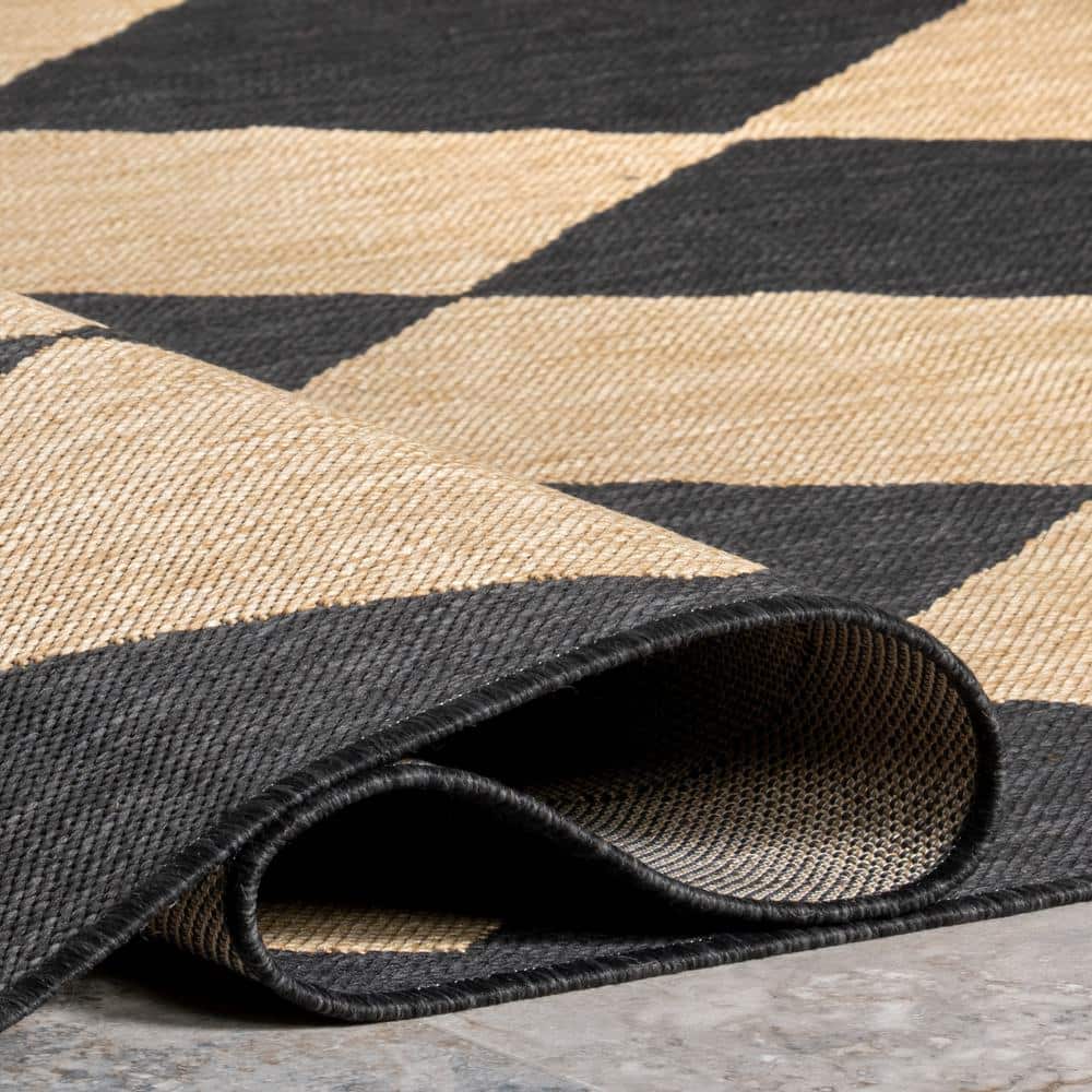 Sabina Dark Gray and Beige Synthetic Diamond Trellis 8' x 10' Area Rug
