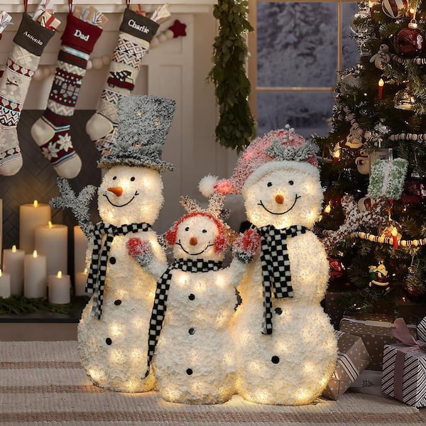 TDYです❁︎ LuxenHome 46 in. 3-Piece Lighted Snowman Family, White Tinsel
