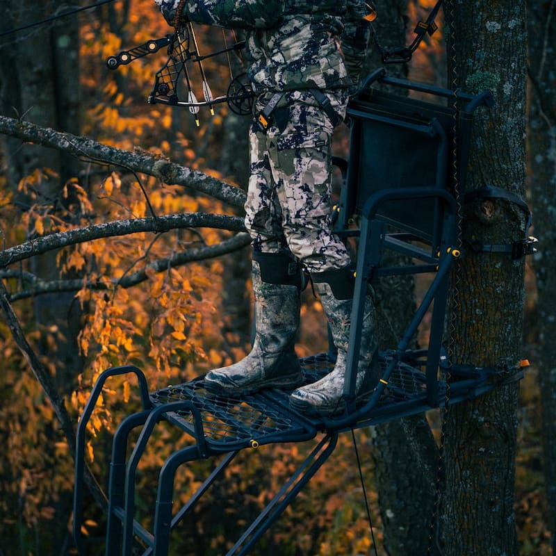 Lockdown Wide 1-Man Ladder Treestand, 17 ft. Tall