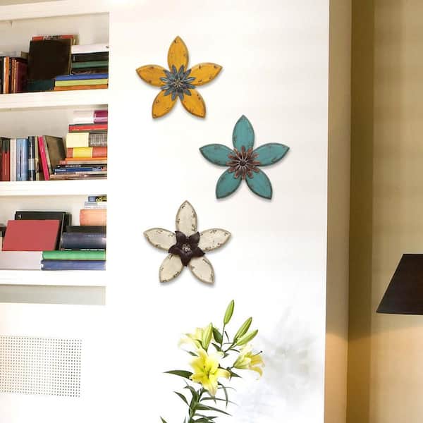 Stratton Home Decor 13.98 in. x 14.75 in. Antique Flower Wall Decor