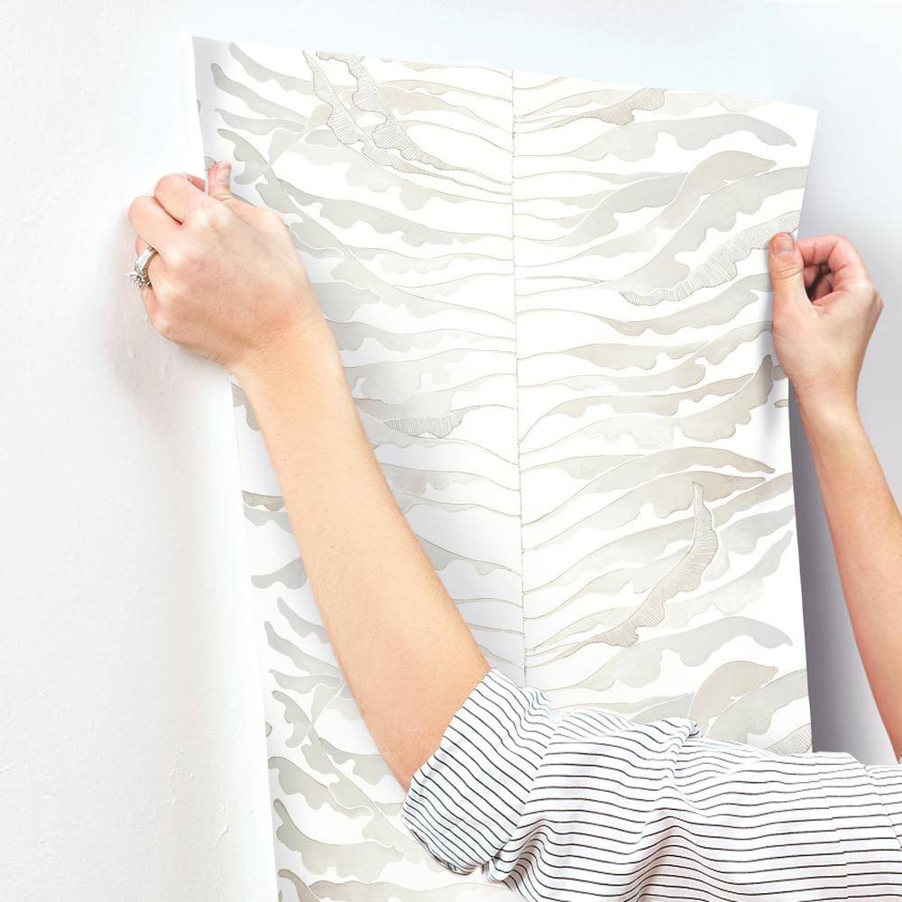 Neutral Leaf Column Wallpaper Roll with Silver Highlights