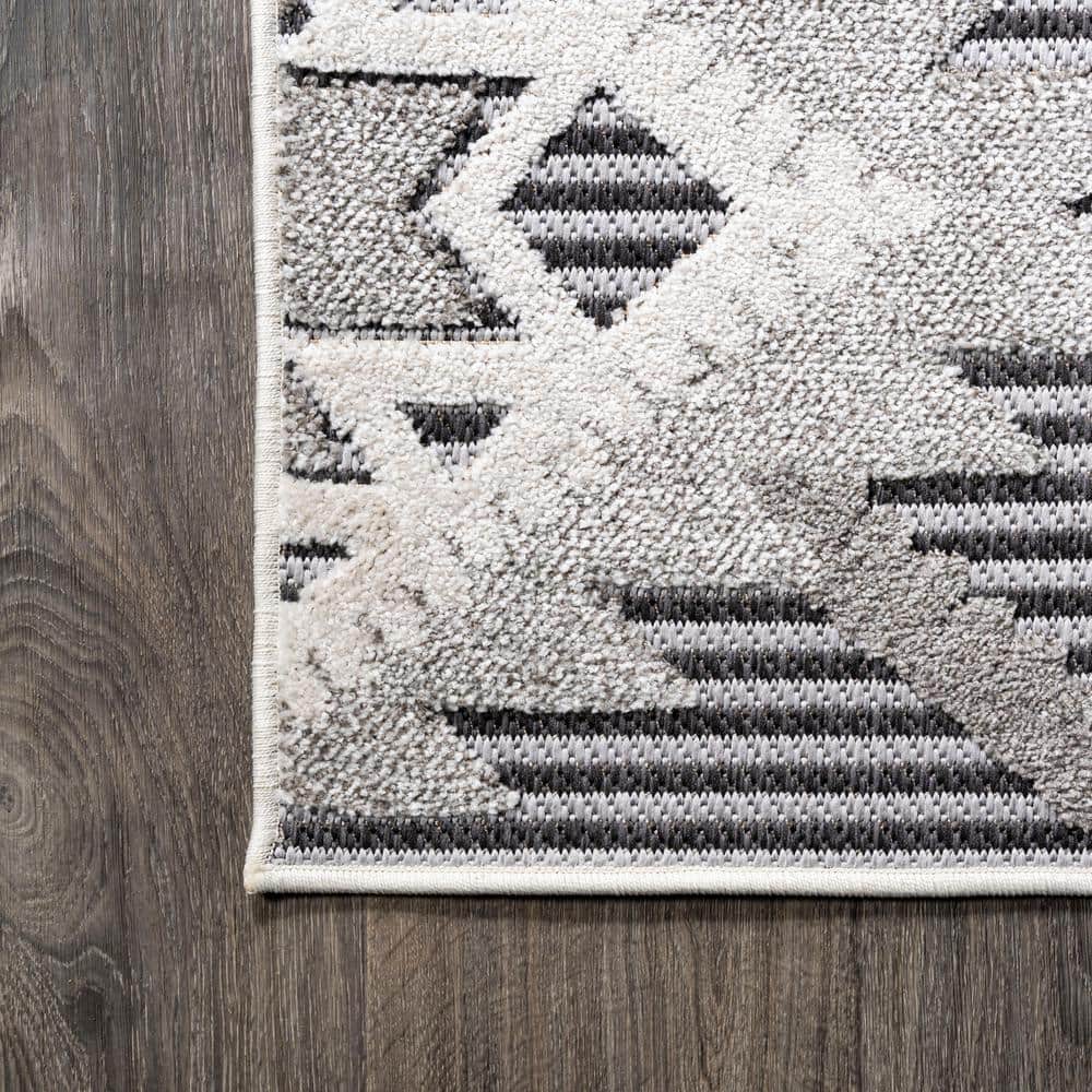 Reversible Geometric Gray Synthetic 8' x 10' Area Rug