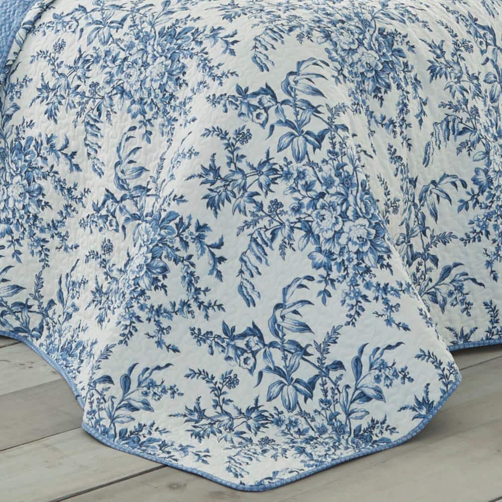 Delft Blue Floral Cotton Full Quilt Set with Shams