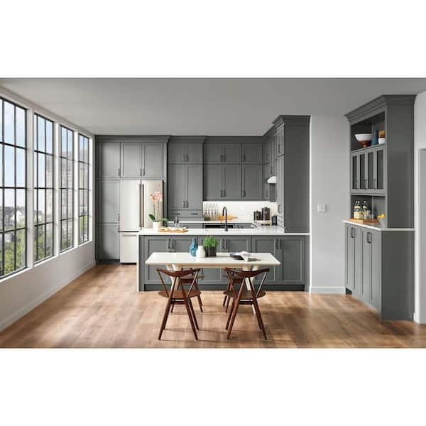 https://images.thdstatic.com/productImages/b570fc04-3624-4473-bf63-85704b3d3f51/svn/boulder-american-woodmark-kitchen-cabinet-samples-96936-31_600.jpg