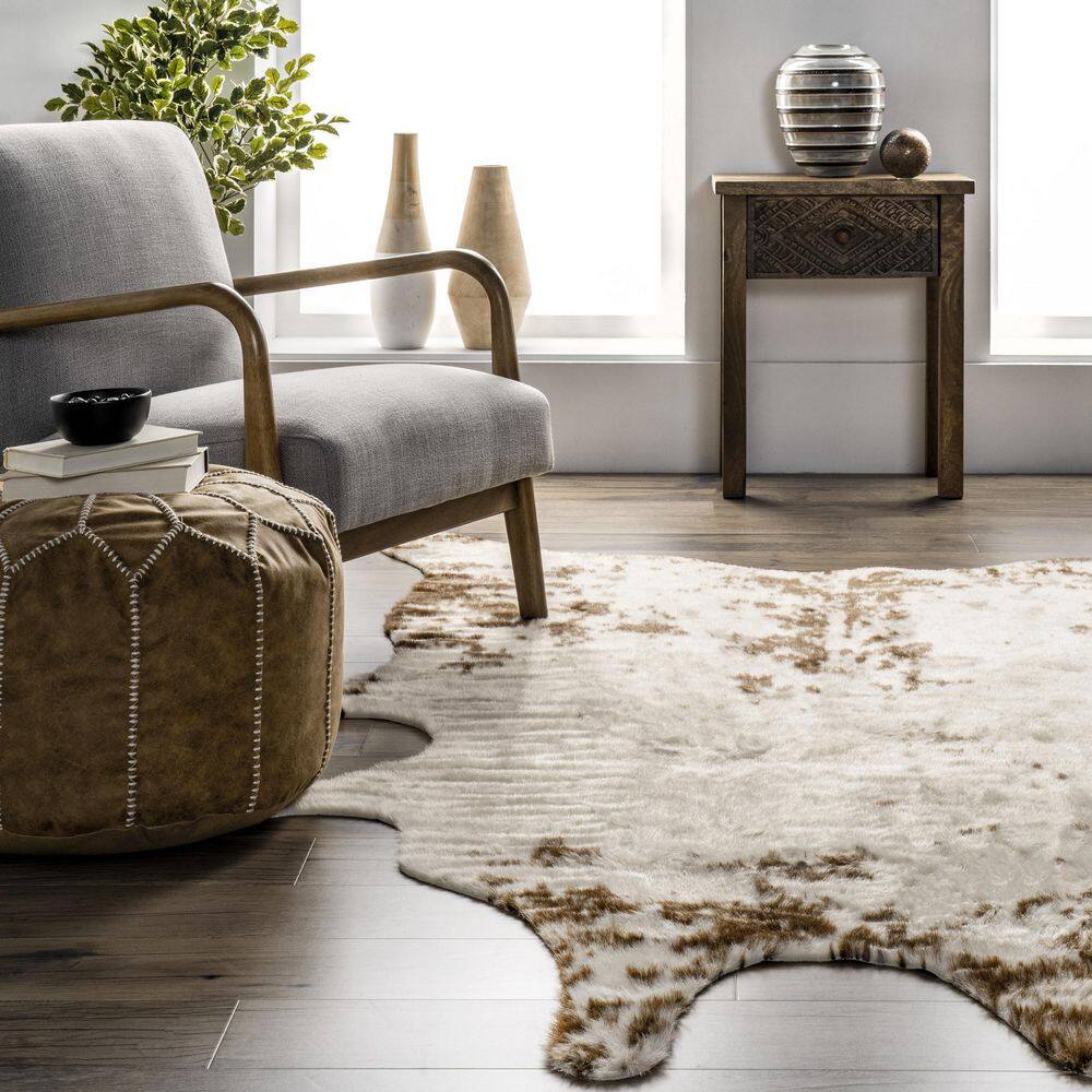 EcoChic Brown Faux Cowhide 5' x 7' Washable Area Rug