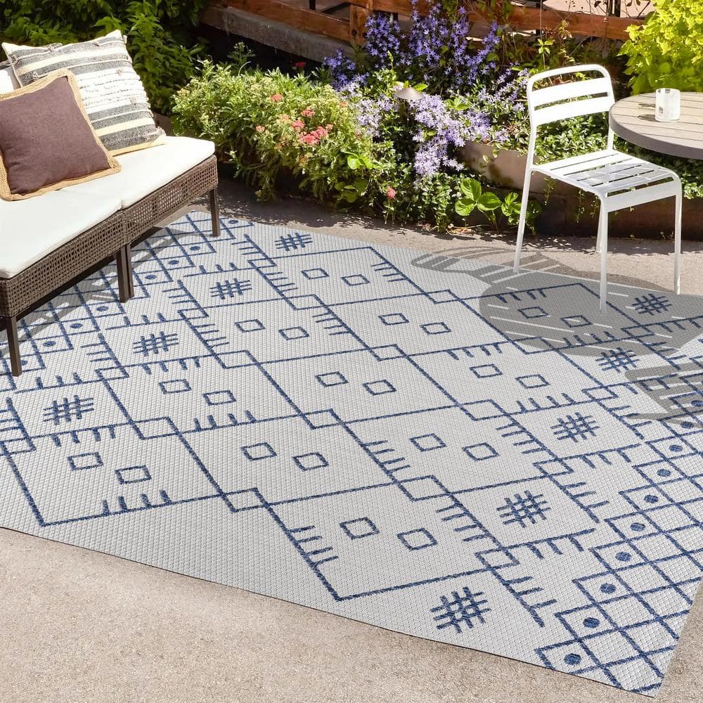Ivory/Navy Boho Moroccan 4'x6' Synthetic Area Rug