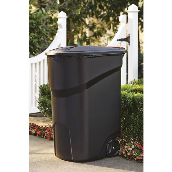 Rubbermaid Roughneck 45 Gal Black Wheeled Trash Can Lid All Weather Plastic New 
