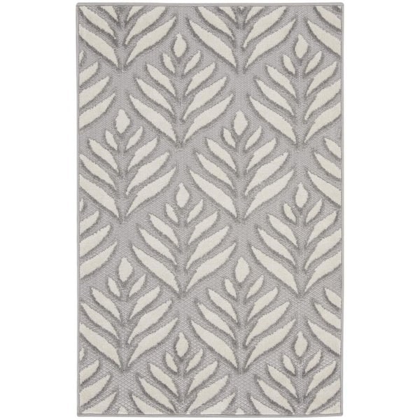 Gray 3 ft. x 4 ft. Loomed Floral Polypropylene Rectangle Indoor/Outdoor Area Rug