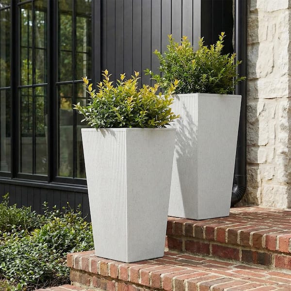 THE HC COMPANIES 9 in. W White Deck Rail Plastic Box Planter with