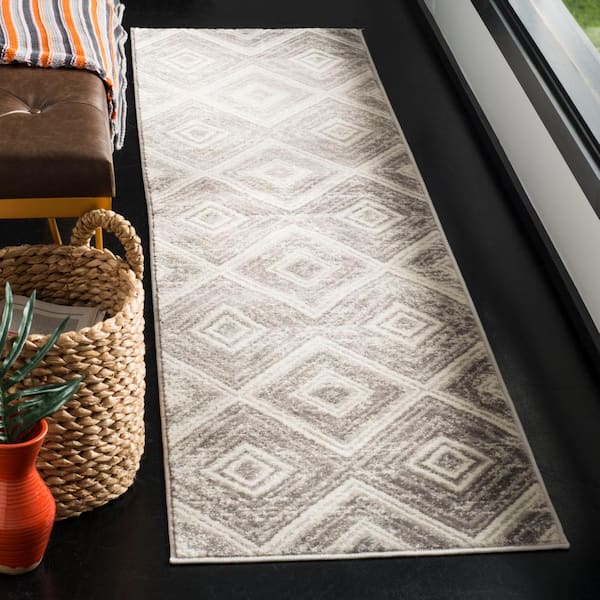 Skyler Gray/Ivory 2 ft. x 6 ft. Geometric Runner Rug