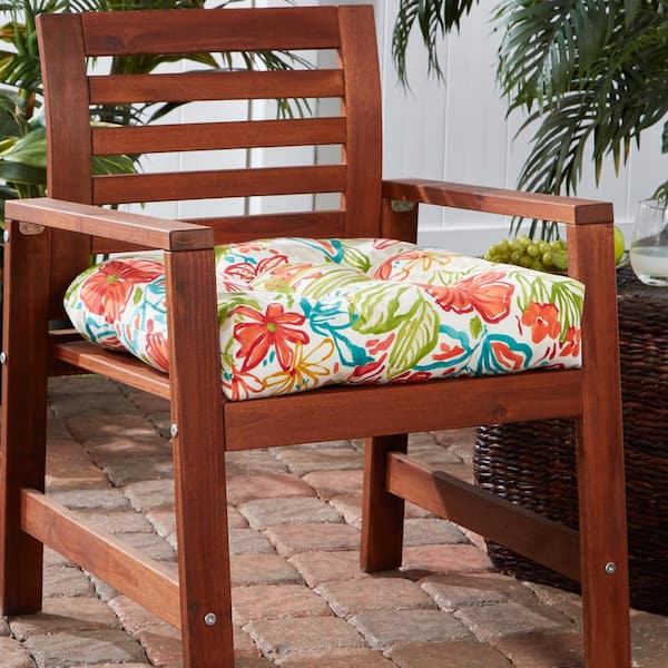 https://images.thdstatic.com/productImages/b5e1e93a-5c89-4008-9d1e-81dbde447fa4/svn/greendale-home-fashions-outdoor-dining-chair-cushions-oc4800-breeze-e1_600.jpg