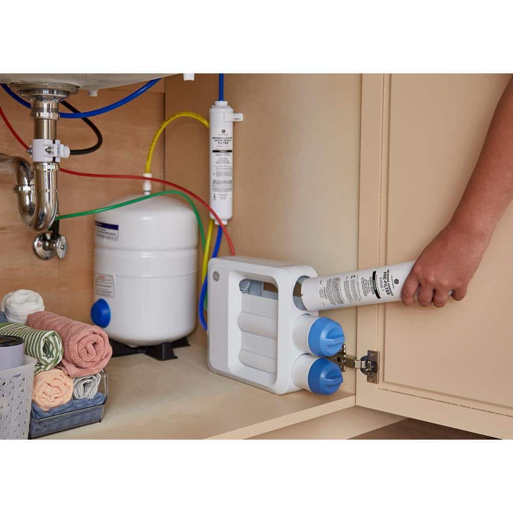 https://images.thdstatic.com/productImages/b5e35231-4d9f-4c3c-9312-34966ebce760/svn/white-ge-reverse-osmosis-systems-gxrv40tbn-d4_1000.jpg