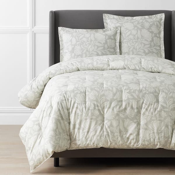The Company Store Legends Hotel Maytime Wrinkle-Free Light Gray King/California King Sateen Comforter