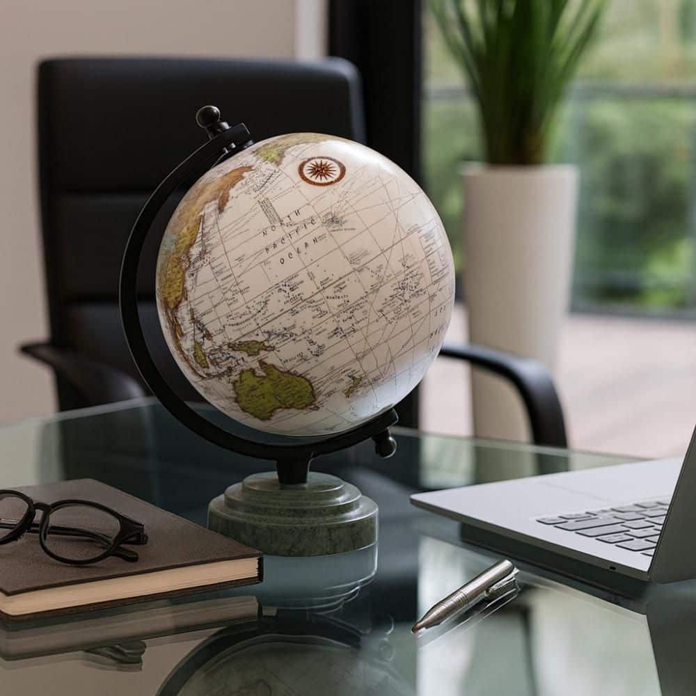 ラスト1 新品未使用　THECRIMIE globe 定価23,100円 Liv & Skye 9 in. x 6.5 in. Green/Black Resin Globe with Ridged