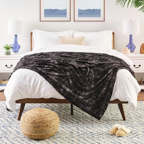 CHANASYA Wolf Charcoal Faux Fur Polyester Double Sided Oversized Throw Blanket, Queen